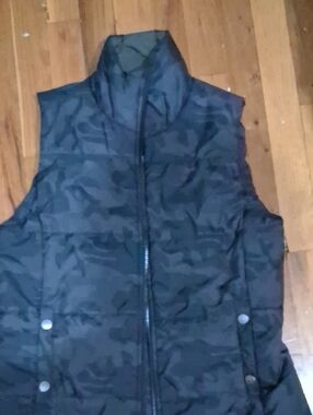 Vuori Men's Black Camo Quilted Puffer Vest